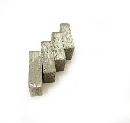 좁은 절단 간격 성능을 가진 대리석 절단을위한 안정적인 24/40mm 다이아몬드 세그먼트