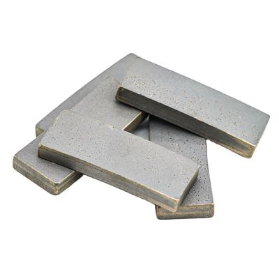 350mm 단일 톱 안데시트 다이아몬드 세그먼트 ARC 모양 팁 40 * 3.6 * 15mm 절단 도구