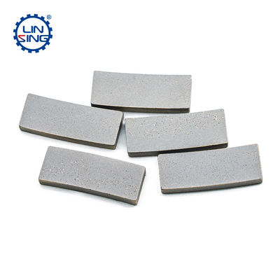 350mm 단일 톱 안데시트 다이아몬드 세그먼트 ARC 모양 팁 40 * 3.6 * 15mm 절단 도구